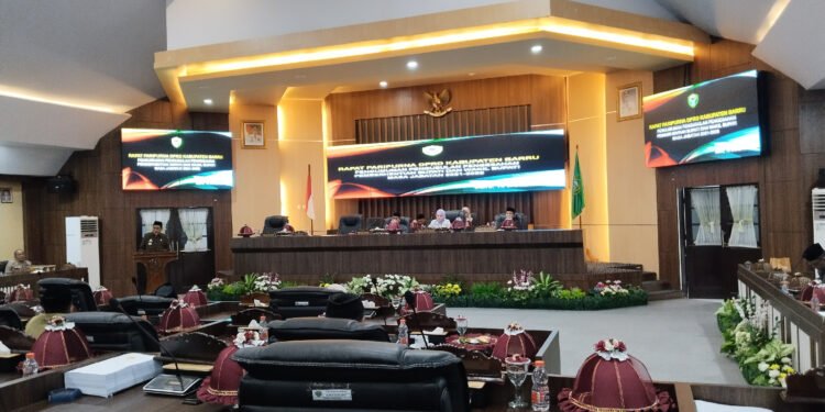 Laksanakan Rapat Paripurna, Dewan Perwakilan Rakyat Daerah (DPRD ) Barru Mengumumkan Pemberhentian Bupati dan Wakil Bupati