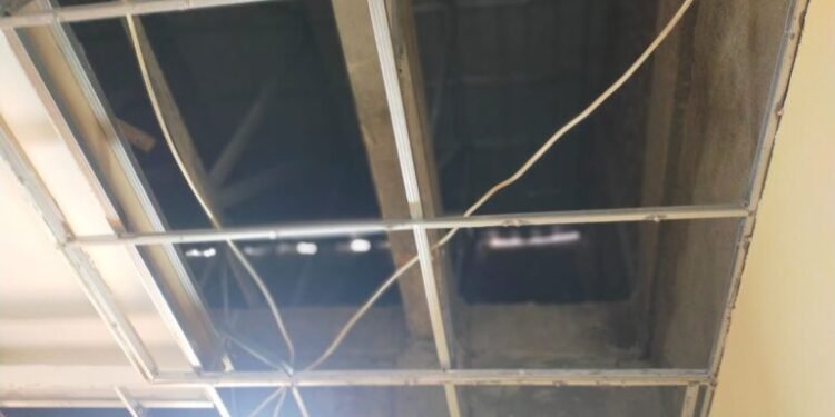 Gedung Dinas Perikanan Barru Belum Genap Satu Tahun Ditempati, Plafon Sudah Mulai Rusak