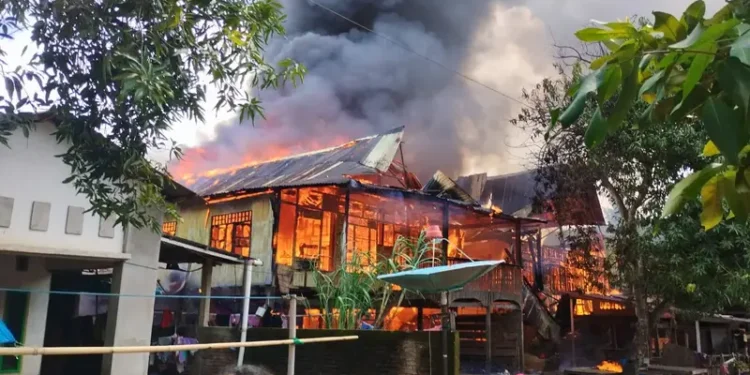 Satu Orang Korban Jiwa, Dua Rumah Hangus, Akibat Kebakaran di Dusun Madello Desa Madello Kecamatan Balusu
