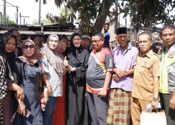 Andi Ina Kartika Sari Salurkan Bantuan untuk Korban Kebakaran di Madello, Kecamatan Balusu