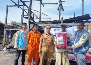 PT. PLN Indonesia Power UBP Bawasalo Berikan Bantuan Kepada Korban Kebakaran Di Dusun Madello Desa Madello Kecamatan Balusu