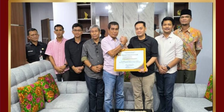 DPRD, Polres, Kejaksaan dan Rutan Menerima Piagam Penghargaan Oleh KPU Kabupaten Barru.