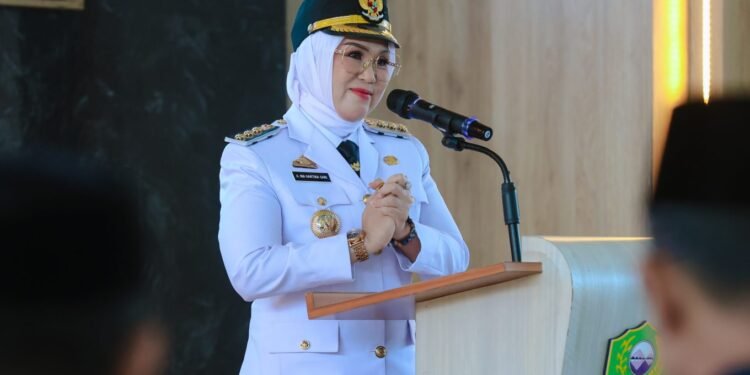 Bupati Barru Andi Ina Kartikasari, SH., M. Si., Tunjukkan Rasa Hormat, Standing Applause Untuk Bupati Sebelumnya