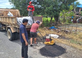 Bupati dan Wakil Bupati Barru Perintahkan Dinas PUPR Perbaiki Jalan Berlubang