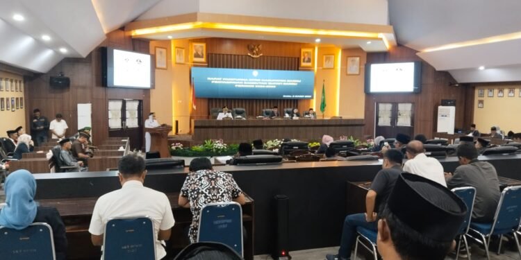 Rapat Paripurna Dipimpin Ketua DPRD Barru, Sambutan Bupati dan Wakil Bupati Barru