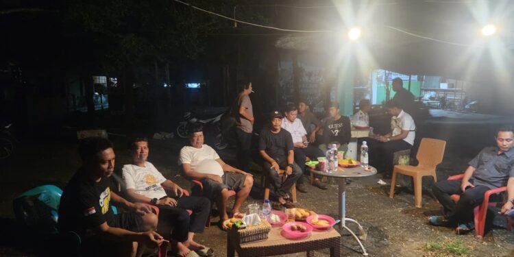 Suami Bupati Barru Muhammad Yulianto  Badwi Bersilaturahim Sekaligus Buka Puasa Di Sumpang Binangae ( Kedai Andi Jaya Ramis )