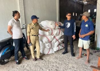 Polres Barru Melakukan Pengawalan, Pengawasan Distribusi Benih Padi Oleh Dinas Pertanian