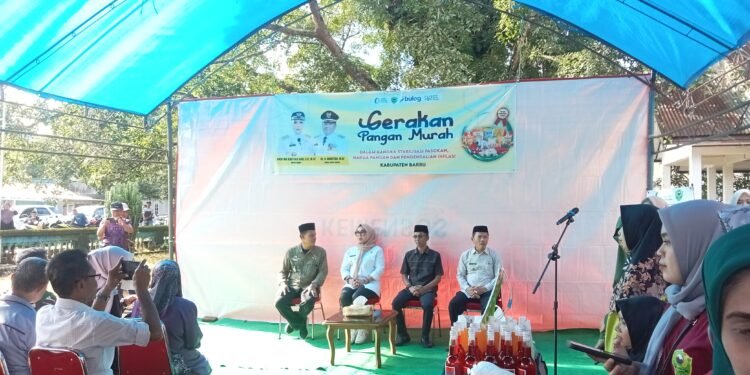 Gerakan Pangan Murah ( GPM ) Kecamatan Pujananting di Hadiri Lansung Bupati Barru Andi Ina Kartika Sari, SH., M.Si.