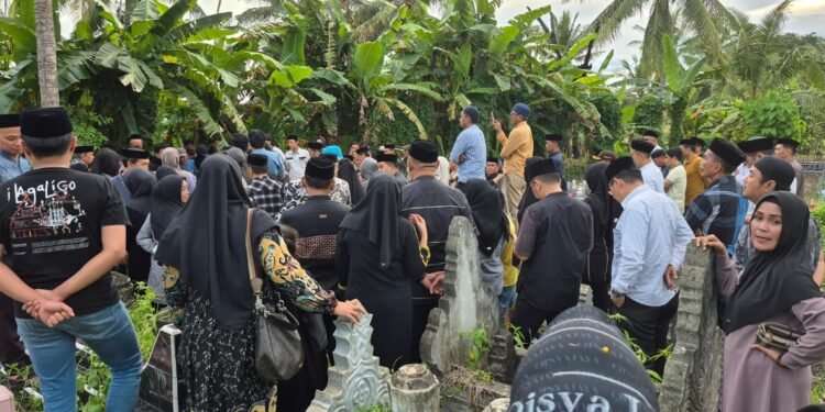 Keluarga Besar Wakil Bupati Barru  Berduka Atas Kepergian Ibunda Tercintanya 