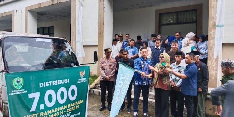 Bupati Barru Didampingi Oleh Wakil Bupati dan Ketua DPRD Barru Melepas Penyaluran Paket Ramadan Sebanyak 7.000 Paket