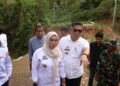 Bupati  Andi Ina Kartika Sari, SH., M.Si., Bersama Wakil Bupati Barru Dr.Ir. Abustan Andi Bintang, M.Si., Meninjau Lansung Lokasi Jalan Yang terdampak Bencana Longsor