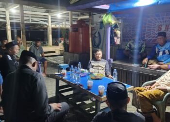 Wakil Bupati Barru Dr.Ir. Abustan Andi Bintang, M.Si., Ngumpul Dengan Rekan Seperjuangan di Pelelangan Ikan
