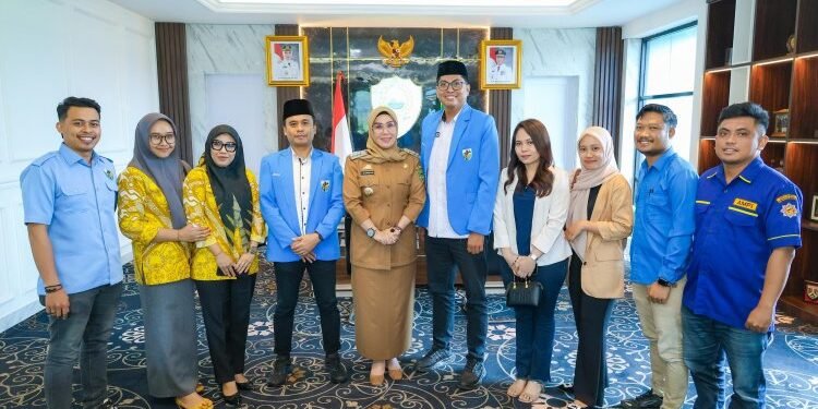 Ketua DPD KNPI Barru Terpilih, Muhammad Fadly, SH., MH., Audience Dengan Bupati Barru Andi Ina Kartika Sari, SH., M.Si., di Ruang Kerja Bupati        