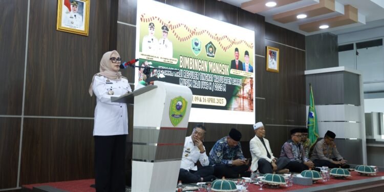 Bupati Barru Andi Ina Kartika Sari, SH., M.Si., Buka Bimbingan Manasik Haji di Baruga Singkeru Adae, Tahun 2025