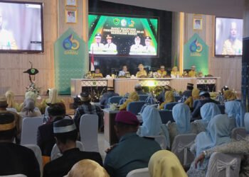 Gubernur Sulsel Andi Sudirman, S., Lewat Vidio Confrence ( VICON ), Mengharapkan Bupati Lebih Banyak Turun Lapangan Melihat Kondisi.