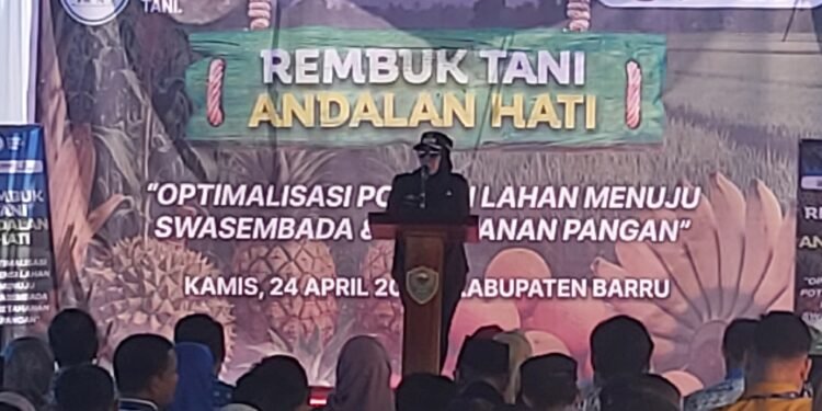 Bupati Barru Andi Ina Kartika Sari, SH., M.Si., Bersama  Wakil Bupati Dr.Ir. Abustan Andi Bintang, M.Si., Membuka Acara Forum Rembuk Tani Andalan Hati di Desa Jangan Jangan