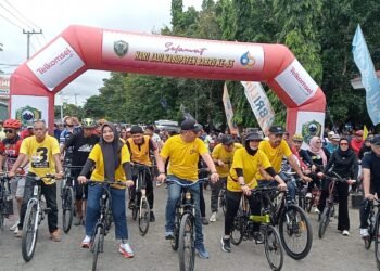 HUT ke-65 Kabupaten Barru Dimeriahkan Dengan Kegiatan Sepeda Santai Bersama Bupati dan Wakil Bupati Barru