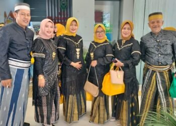 Hj. Marwah Nahnu, Mantan Anggota DPRD Kabupaten Barru, Bersama Rekan-Rekan Turut Hadir Dalam Perayaan Hari Ulang Tahun Kabupaten Barru ke-65.