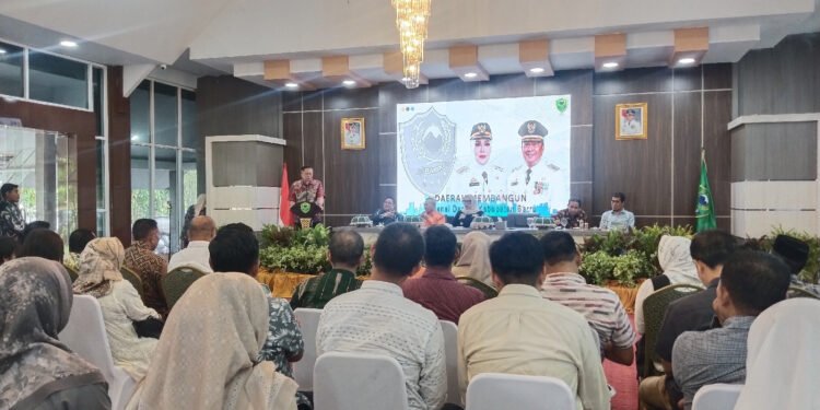 Wabup Bupati Barru Dr.Ir. Abustan Andi Bintang, M.Si., Paparkan 5 Misi RPJMD Didepan Bupati Sigi