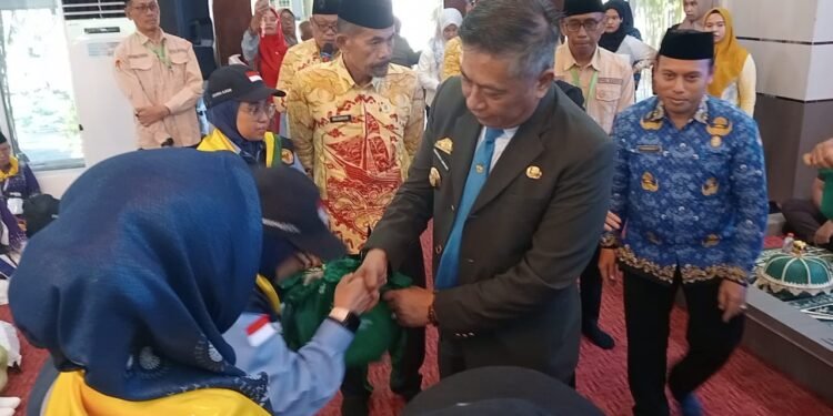 Bupati Barru Andi Ina Kartika Sari, SH., M.Si., Lepas 176 Jemaah Haji Kloter 4 Menuju Tanah Suci