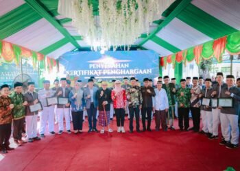 Bupati Barru Andi Ina Kartika Sari, SH., M.Si., Menghadiri Acara Penamatan Santri Ponpes Al-Iklas Addary DDI Takkalasi