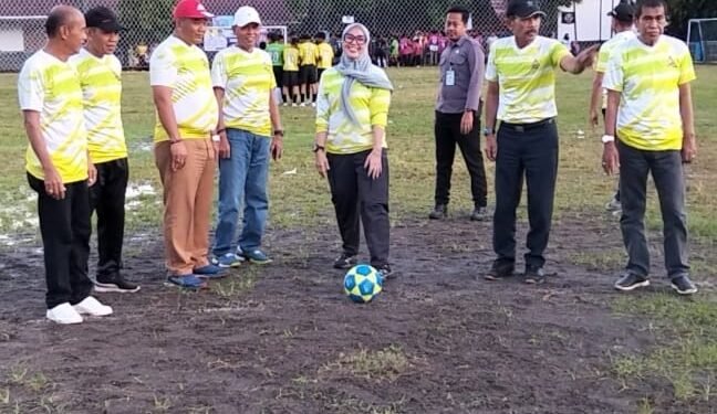 Bupati Barru Andi Ina Kartika Sari, SH., M.Si., Liga Raman Kelompok Umur 12  – 15 Tahun Lapangan Hasan Kari Desa Madello Resmi Di Buka