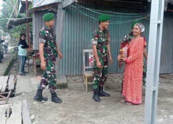Perduli Warga Kurang Mampu Para Babinsa Dari Koramil 1405-05 / Mallusetasi, Salurkan Bantuan