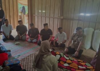 Wakil Bupati Barru Dr. Ir. Abustan Andi Bintang, M.Si., Melayat dan Tinjau Lokasi Jalan Lonsor Di Desa Paccekke