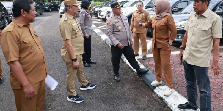 Bupati Barru Andi Ina Kartika Sari, SH., M.Si., Bersama Ketua DPRD, Pantau Langsung Pemeriksaan 83 Randis