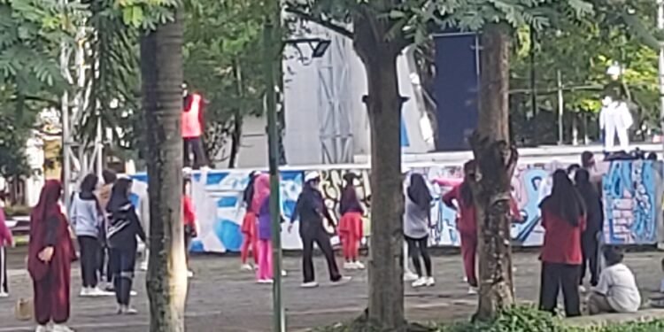 Car Free Day di Pertengahan Juni, Suasana Alun-Alun Colliq Pujie Barru Tambah Semangat Masyarakat Berolahraga