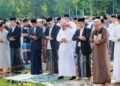 Bupati Bersama Wakil Bupati Barru Sholat ID di Lapangan Sumpang Binangae, Jadikan Momen Idul Adha Sebagai Ajang Silaturahmi