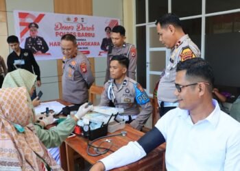 Personel Polres Barru Mengikuti Donor Darah Memperingati Hari Bhayangkara ke 79