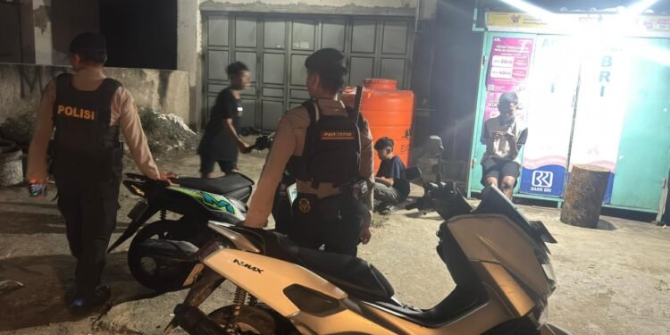 Polres Barru Gencarkan Kegiatan Rutin Yang Ditingkatkan ( KRYD ) Dengan Melaksanakan Patroli Malam Di Tempat Yang Rawan Terjadinya Pelaku Kejahatan