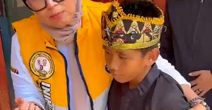 Dalam Kegiatan Fun Run Offroad 2025 di Barru: Bupati Barru Menyempatkan Waktu Kunjungi Sekolah di Desa Kamiri Lastang Jadi Anak Asuh