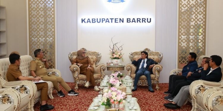 Bupati Barru Andi Ina Kartika Sari, SH., M.Si., Bersama Wakil Bupati Dr. Ir. Abustan Andi Bintang, M.Si., Sambut Rombongan UNIBOS Makassar     