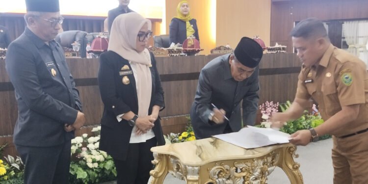 Paripurna DPRD dan Pemda Barru, Pendapat Akhir Fraksi dan MoU APBD Tahun 2024