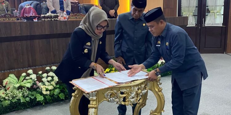 Ranperda Disepakati dan Disahkan Dalam Rapat Paripurna DPRD Kabupaten Barru 