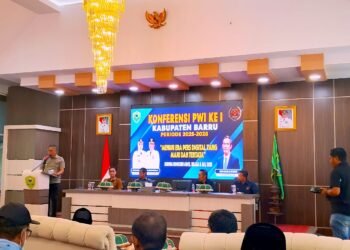 Wakil Bupati Barru Dr. Ir. Abustan Andi Bintang, M.Si., Buka Secara Resmi Konferensi PWI I Kabupaten Barru Periode 2025–2028
