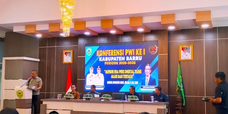 Wakil Bupati Barru Dr. Ir. Abustan Andi Bintang, M.Si., Buka Secara Resmi Konferensi PWI I Kabupaten Barru Periode 2025–2028