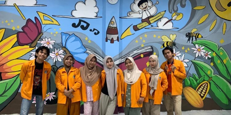 Warna-Warni Edukasi di Mallawa Maros! Mural 3 Kelas dan Semangat Mengabdi Mahasiswa KKN UNM di SDN 195 Inpres Sabila Mallawa