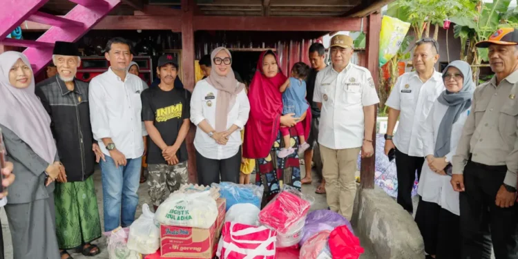 Bupati dan Wakil Bupati Barru Sambangi Korban Kebakaran Sebagai Bentuk Kepedulian Terhadap Warganya