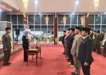 Bupati Barru Didampingi Wakil Bupati Melantik dan Mengambil Sumpah Jabatan Enam Pejabat Eselon III di Lingkungan Pemerintah Kabupaten Barru