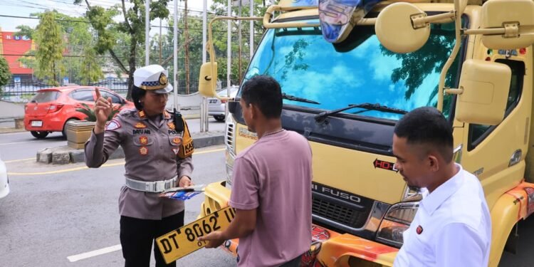 Operasi Patuh Pallawa 2025, Kasat Lantas Polres Barru AKP Ida Ayu Made Ari Susanti, SH., Memimpin Lansung