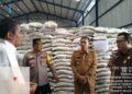 Tim Satgas Pangan Barru Bersama Pinca Bulog Pare-pare Lakukan Pengecekan Kualitas Beras Siap Salur untuk Masyarakat