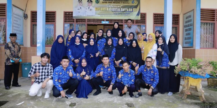 Bupati Barru Tinjau MPLS UPTD SMPN 7 Salomoni dan Berdialog Lansung Dengan Para Siswa