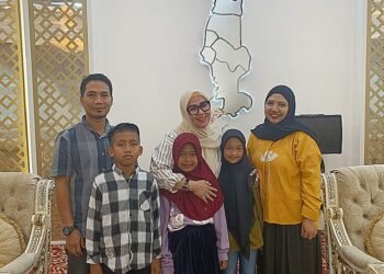 Bupati Barru Andi Ina Kartika Sari, SH., M.Si., Undang Lastang dan Rekan-Rekan ke Rujab Terima Bantuan Pendidikan