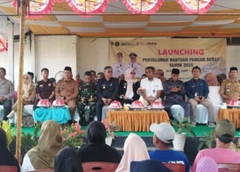 Bupati Barru Bersama Wakil Bupati Hadiri Launching Penyaluran Bantuan Pangan Beras Kabupaten Barru Alokasi Juni – Juli 2025