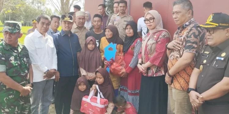 Ketua DPRD Barru Drs. Syamsuddin Muhiddin, M.Si.,  Apresiasi Program Bedah Rumah Gubernur Sulawesi Selatan