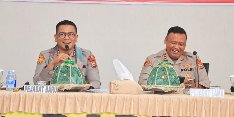 Polres Barru: Lepas Sambut dan Tatap Muka Kapolres Lama AKBP Dodik Susianto, S.I.K., Dengan Kapolres Baru AKBP Ananda Fauzi Harahap, S.I.K., M.H