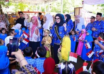 Kunjungi TK Negeri 3 Sumpang Binangae, Bunda PAUD Kabupaten Barru Tekankan Perlunya Pendidikan Anak Usia Dini